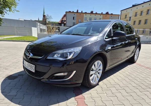 Opel Astra cena 27900 przebieg: 197750, rok produkcji 2013 z Radzionków małe 301